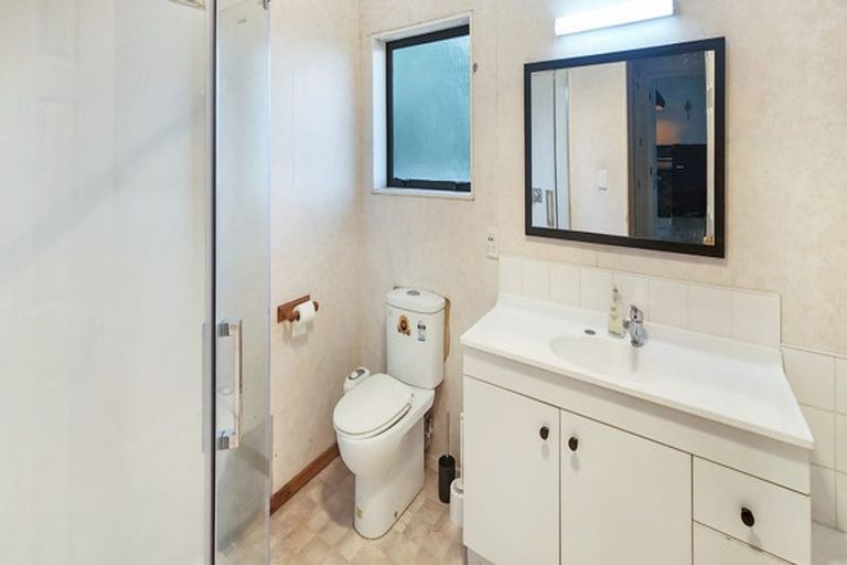 Photo of property in 50 De Havilland Drive, Goodwood Heights, Auckland, 2105