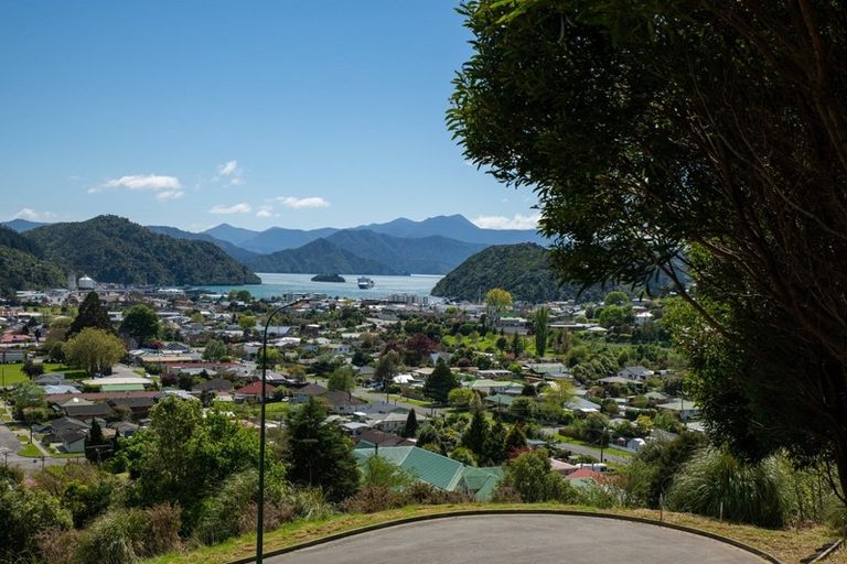 Photo of property in 16 Kakapo Rise, Picton, 7220