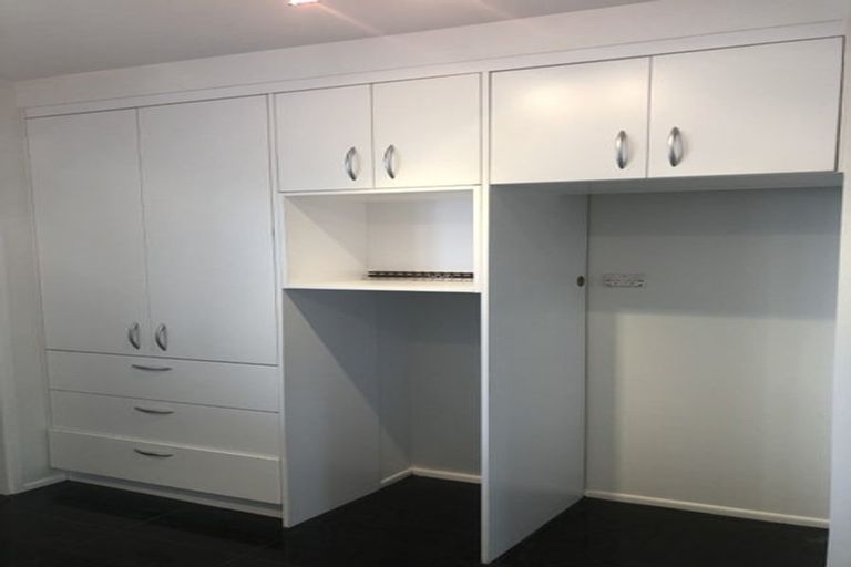 Photo of property in 2/9 College Road, Northcote, Auckland, 0627