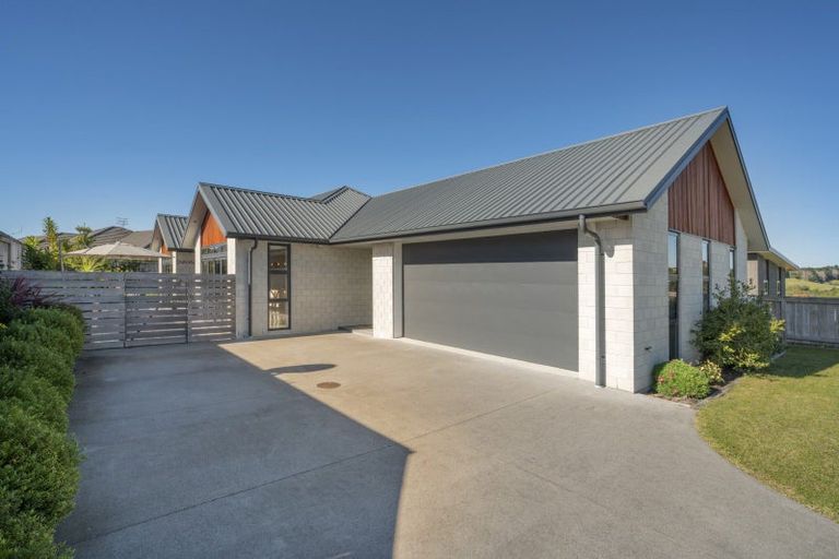 Photo of property in 22 Penetaka Heights, Pyes Pa, Tauranga, 3112