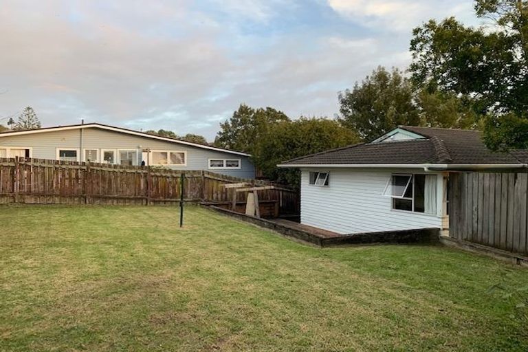 Photo of property in 5 Pavola Grove, Glenfield, Auckland, 0629
