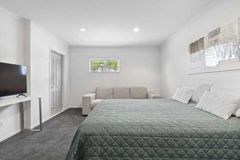 Photo of property in 60 Chesterfield Way, Orewa, 0931