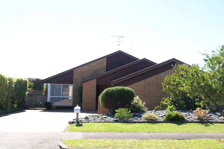 Photo of property in 6 Crescent Hills Court, Northpark, Auckland, 2013