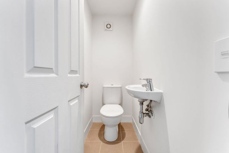 Photo of property in 2/79 Schnapper Rock Road, Schnapper Rock, Auckland, 0632
