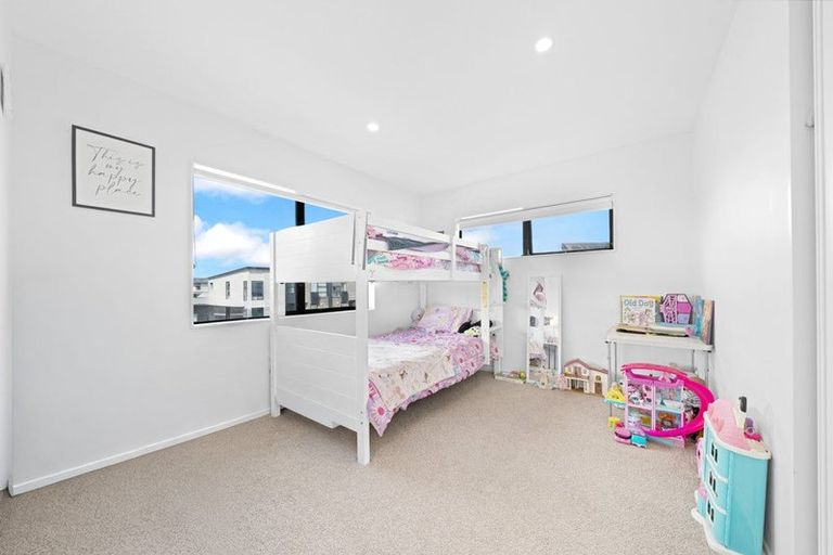 Photo of property in 1 Te Mura Crescent, Takanini, 2112