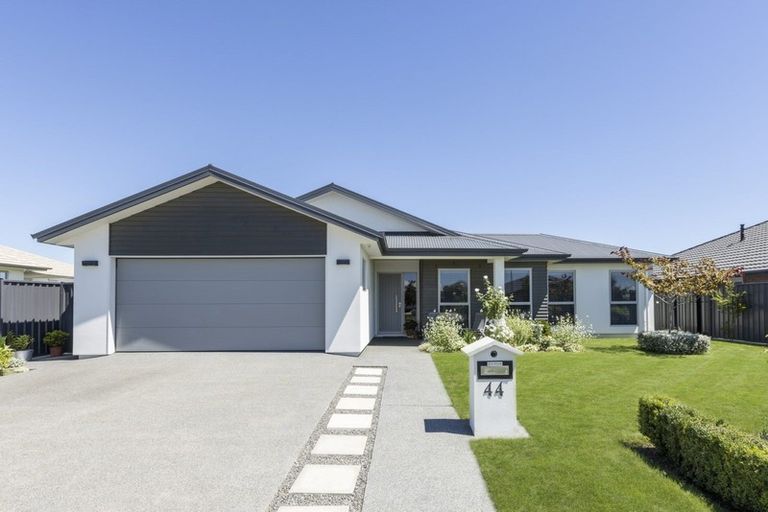 Photo of property in 44 Whakatomo Place, Havelock North, 4130