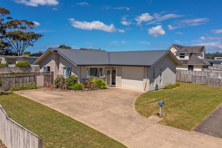 Photo of property in 9 Wells Place, Whitianga, 3510