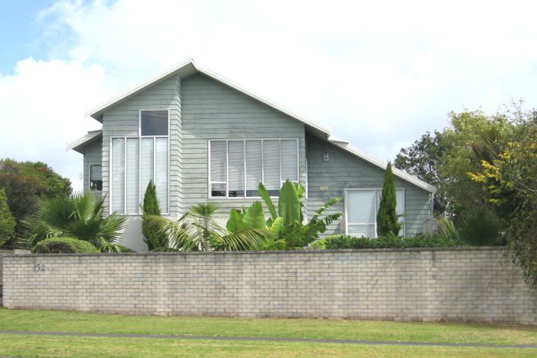 Photo of property in 2/132 East Coast Road, Forrest Hill, Auckland, 0620
