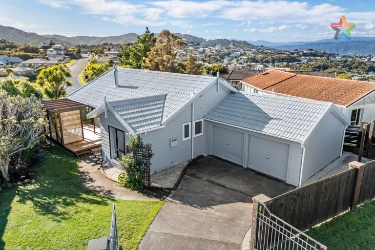 Photo of property in 21 Jasmine Grove, Maungaraki, Lower Hutt, 5010