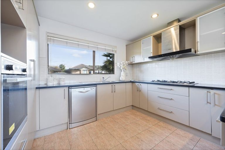 Photo of property in 33 South Kensington Way, Henderson, Auckland, 0612