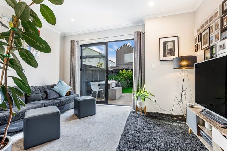 Photo of property in 11 Wai Place, Westgate, Auckland, 0614
