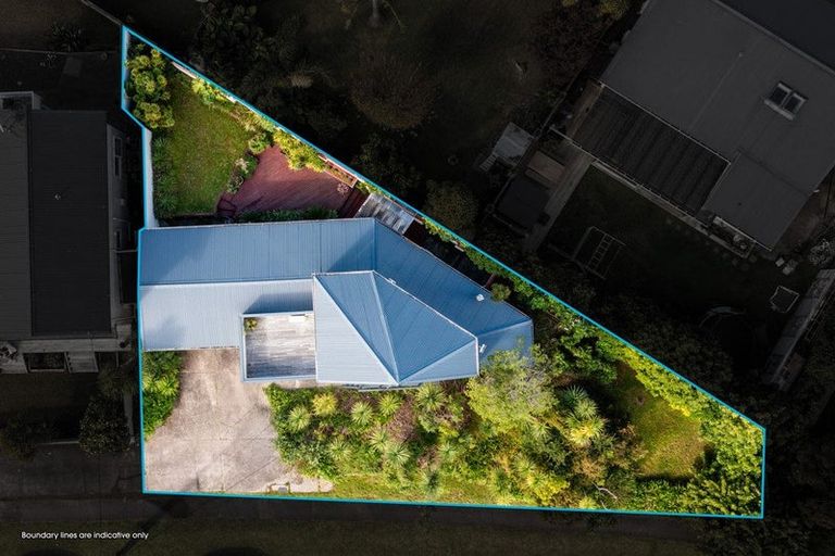 Photo of property in 2/953 Beach Road, Torbay, Auckland, 0630