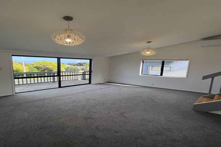 Photo of property in 28 Goodwood Drive, Goodwood Heights, Auckland, 2105