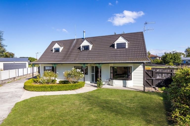 Photo of property in 2 Ascot Close, Richmond Heights, Taupo, 3330