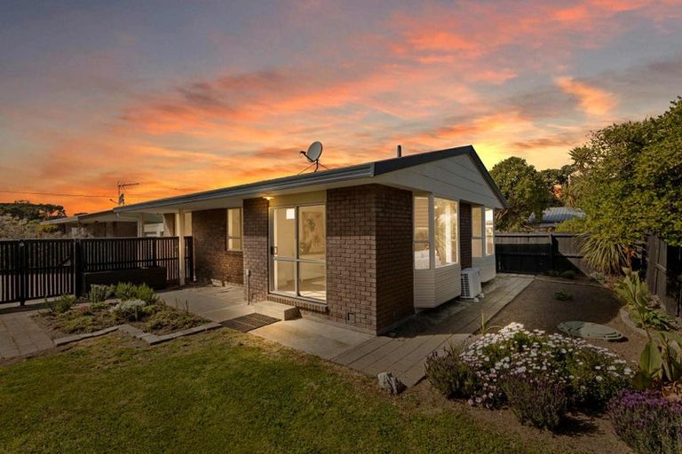 Photo of property in 2/166 Rocking Horse Road, Southshore, Christchurch, 8062