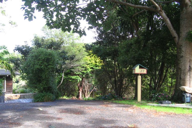 Photo of property in 27 York Road, Titirangi, Auckland, 0604