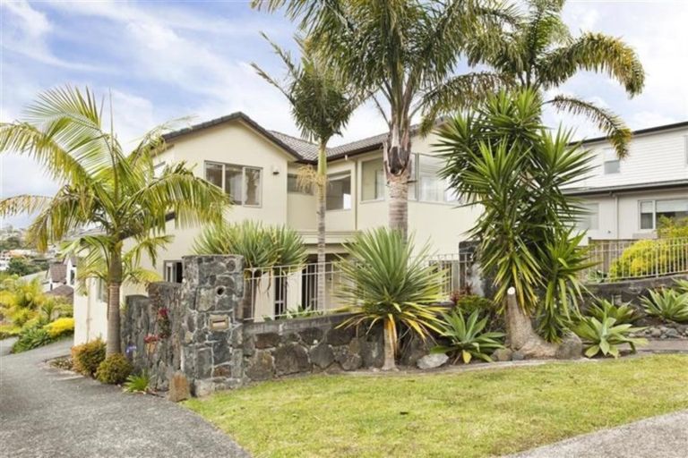 Photo of property in 8 Scarboro Terrace, Murrays Bay, Auckland, 0630