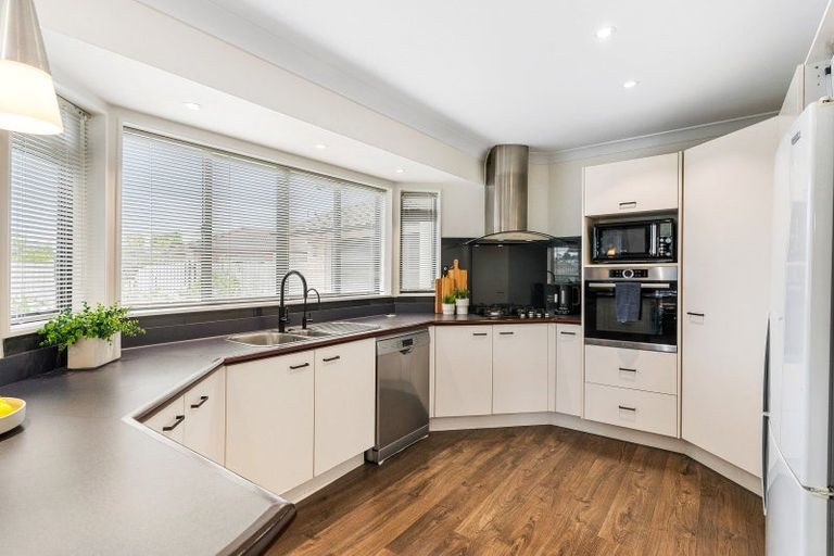 Photo of property in 15 Glenross Drive, Wattle Downs, Auckland, 2103