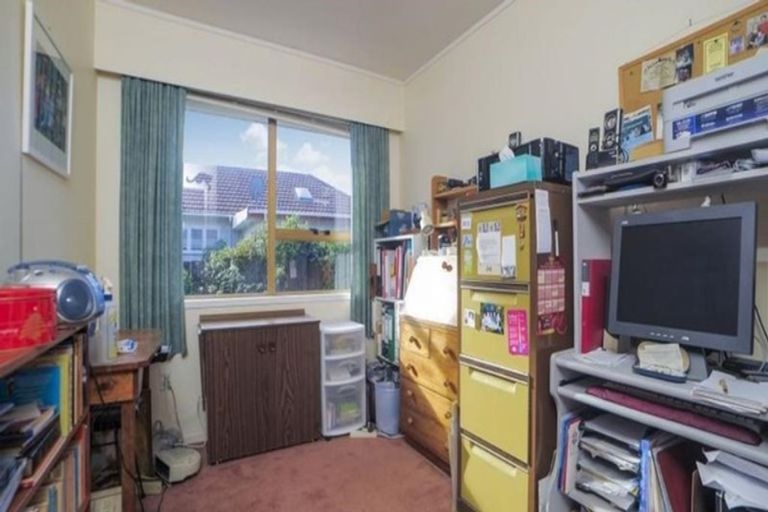 Photo of property in 2/13 Waitaki Street, Henderson, Auckland, 0612