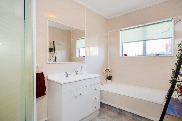 Photo of property in 12 Lancewood Lane, Roslyn, Palmerston North, 4414