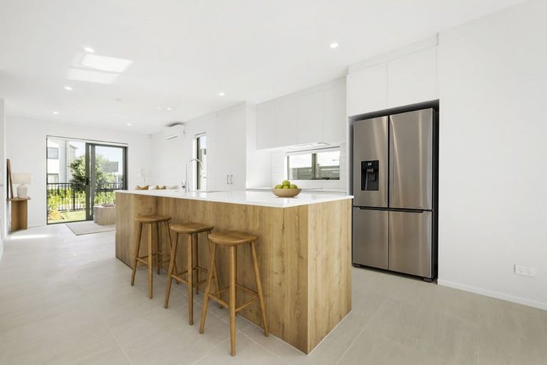 Photo of property in 1 Viridian Avenue, Rosehill, 2113
