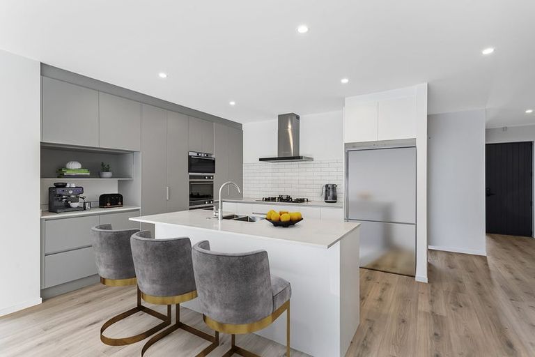 Photo of property in 45 Parkmore Drive, Rosehill, Papakura, 2113