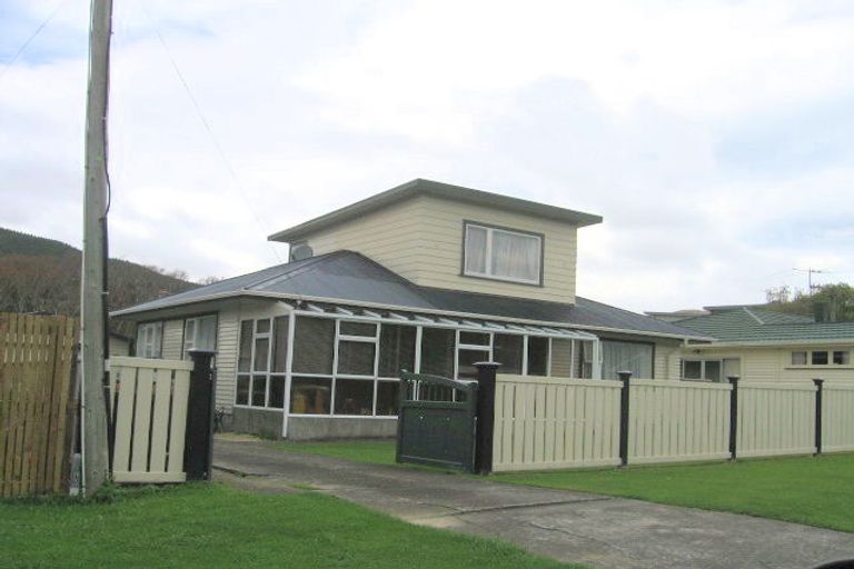 Photo of property in 12 Findlay Street, Tawa, Wellington, 5028