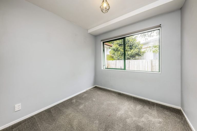 Photo of property in 2/21 Contessa Drive, Glenfield, Auckland, 0629
