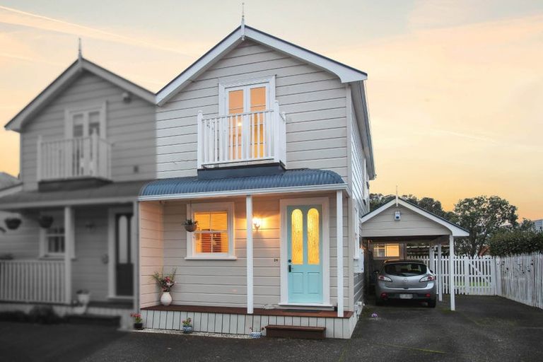 Photo of property in 1/14 Beach Road, Northcote Point, Auckland, 0627