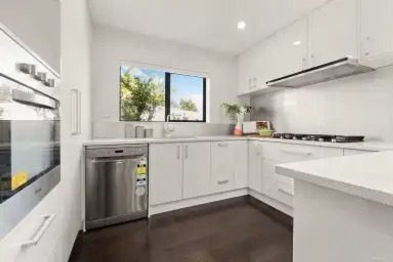 Photo of property in 99a Oakdale Road, Mount Roskill, Auckland, 1041