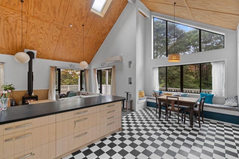 Photo of property in 140 Shaw Road, Oratia, Auckland, 0604