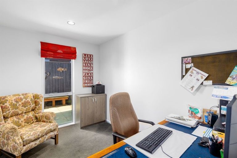 Photo of property in 21 Taylors Avenue, Bryndwr, Christchurch, 8052