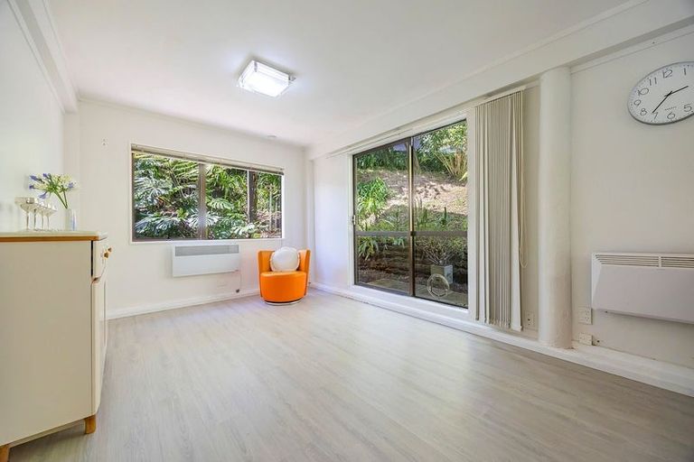Photo of property in 14 Eugen Place, Bayview, Auckland, 0629