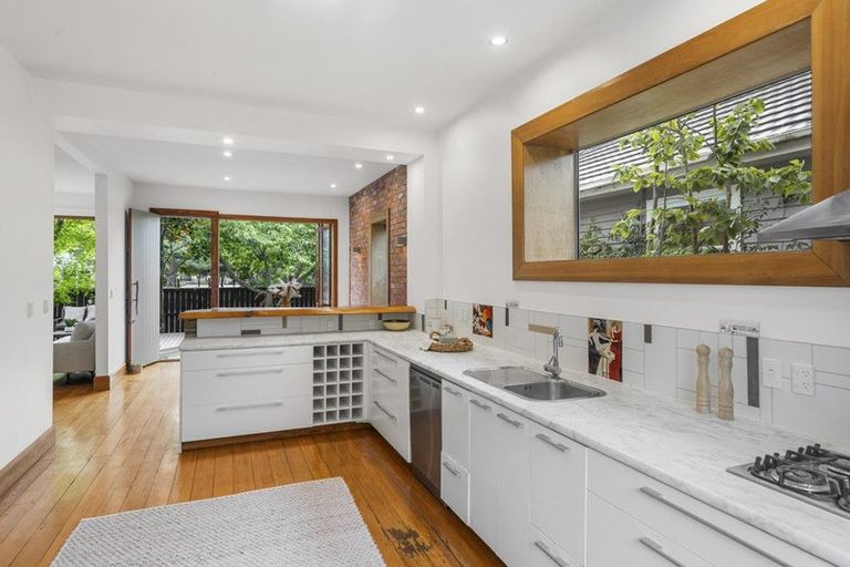 Photo of property in 27 Hardwicke Street, Sumner, Christchurch, 8081