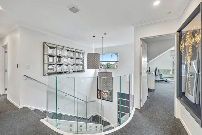 Photo of property in 8 Mansion Court, West Harbour, Auckland, 0618