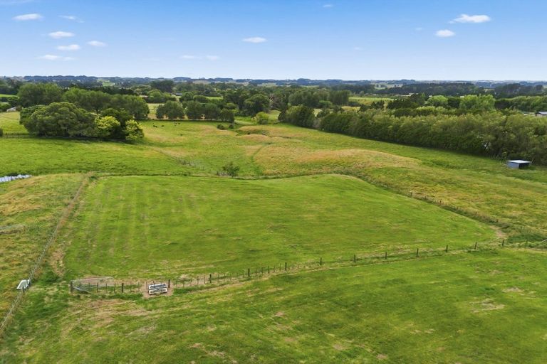 Photo of property in 15 Koputaroa Road, Levin, 5575