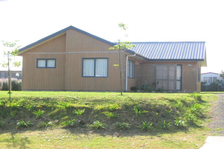 Photo of property in 225 Linton Crescent, Whangamata, 3620