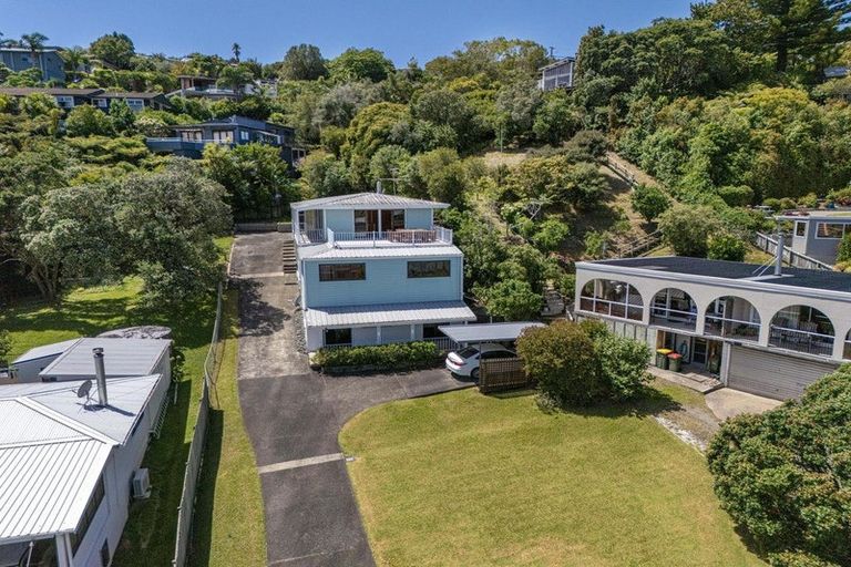 Photo of property in 65 De Luen Avenue, Tindalls Beach, Whangaparaoa, 0930