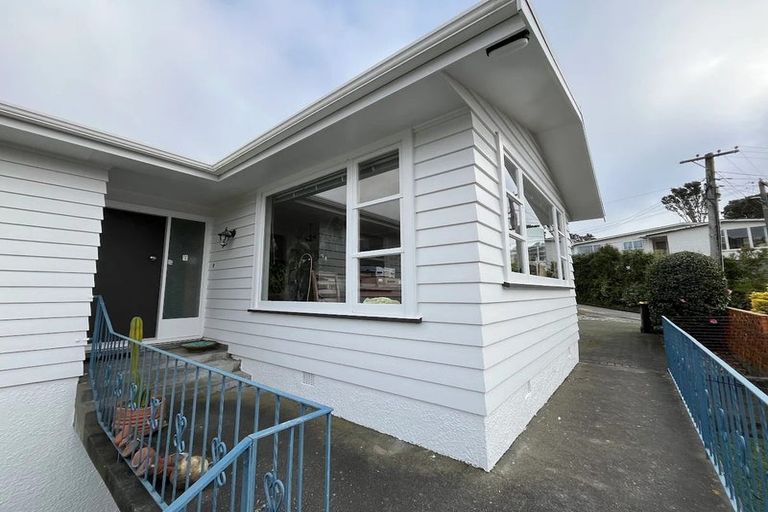 Photo of property in 8 Angell Street, Johnsonville, Wellington, 6037