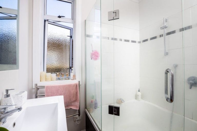 Photo of property in 100 Lemon Street, New Plymouth, 4312