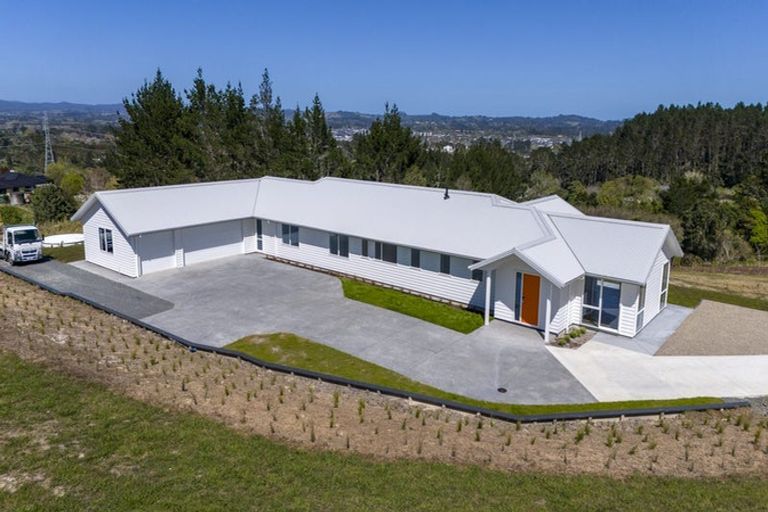 Photo of property in 409 Old North Road, Kumeu, 0892