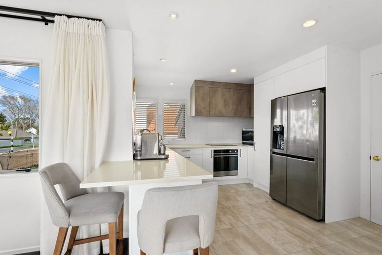 Photo of property in 210 East Coast Road, Forrest Hill, Auckland, 0620