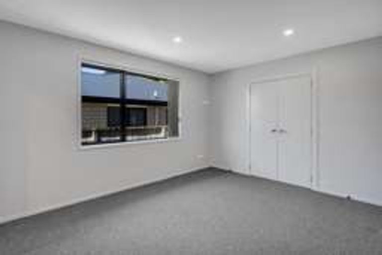 Photo of property in 8a Frederick Place, Whalers Gate, New Plymouth, 4310