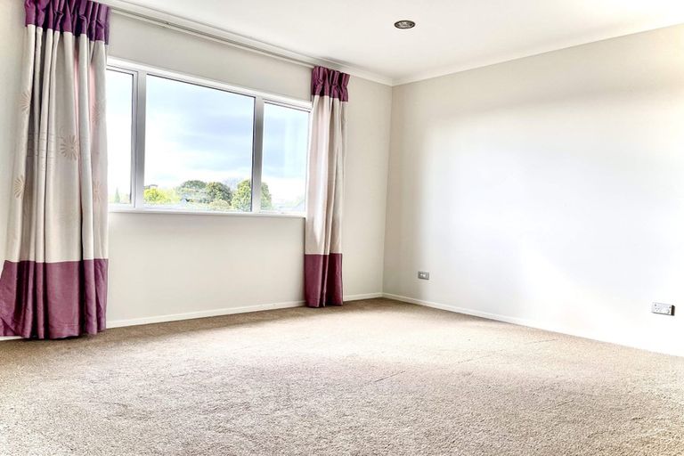 Photo of property in 66a Hutchinsons Road, Bucklands Beach, Auckland, 2014