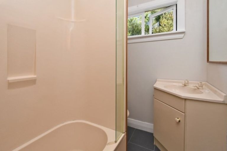 Photo of property in 12 Packe Street, Edgeware, Christchurch, 8013