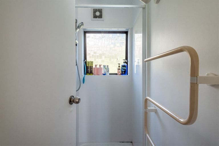 Photo of property in 13 Oaktree Avenue, Browns Bay, Auckland, 0630