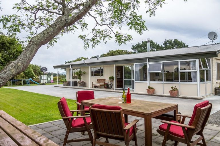 Photo of property in 22 Tiratu Road, Dannevirke, 4976