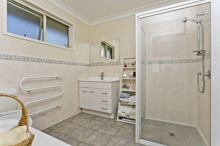 Photo of property in 39 Bluebird Crescent, Unsworth Heights, Auckland, 0632