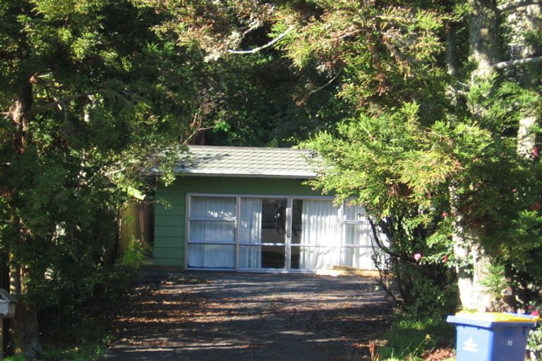 Photo of property in 11 Sonnenberg Way, Titirangi, Auckland, 0604