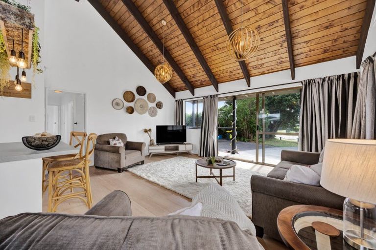 Photo of property in 9 Pohutukawa Drive, Opunake, 4616